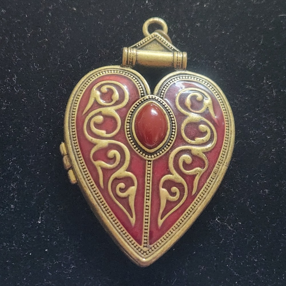 Gold Heart Locket Necklace Pendant - 'Fortune Favors the Brave' - Picture 3 of 9